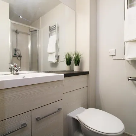 Lovely Studio Flat In Болтон Экстерьер фото