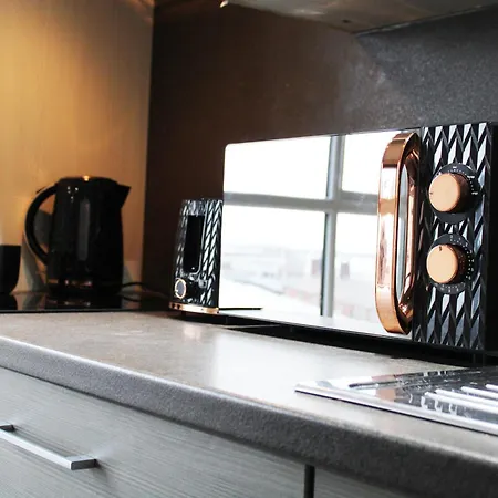 Lovely Studio Flat In Болтон Экстерьер фото
